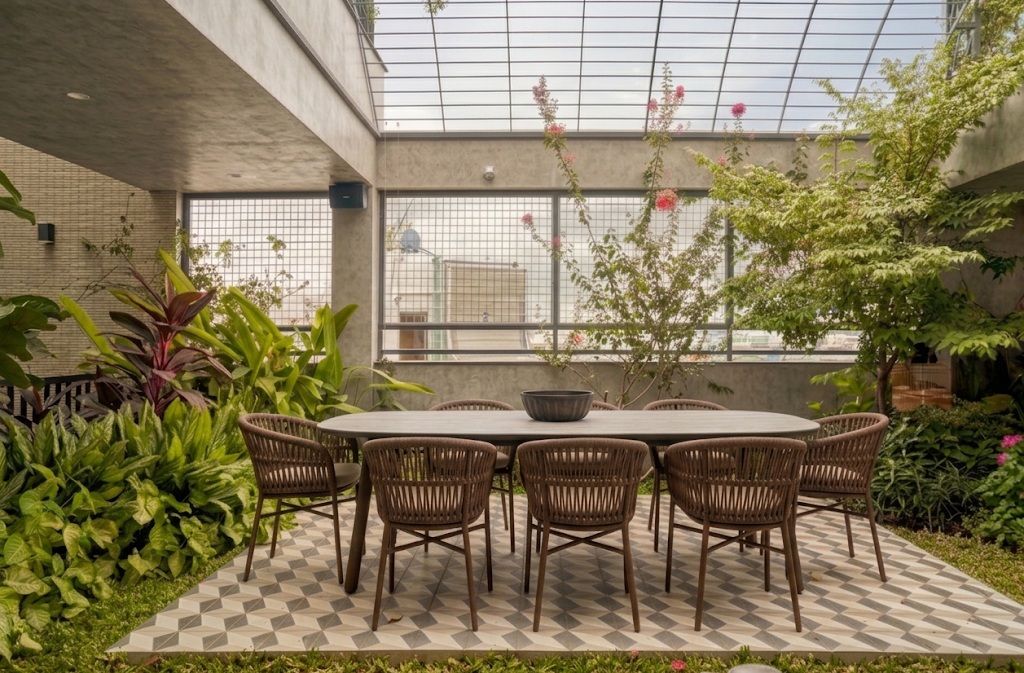 Alternative view of Comedor Drop